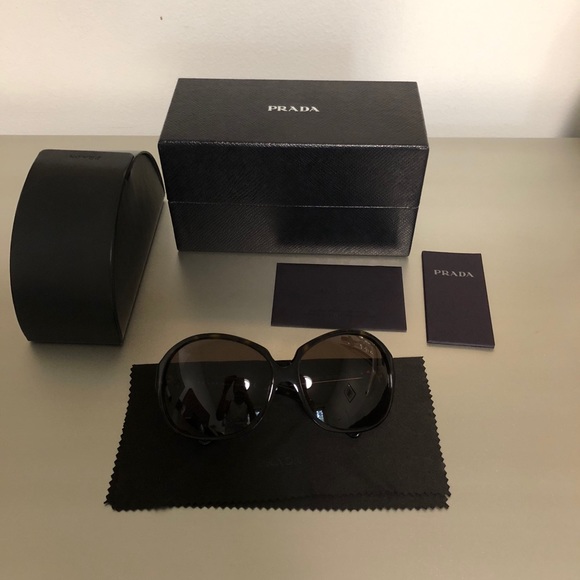 Prada sunglasses - Picture 2 of 9